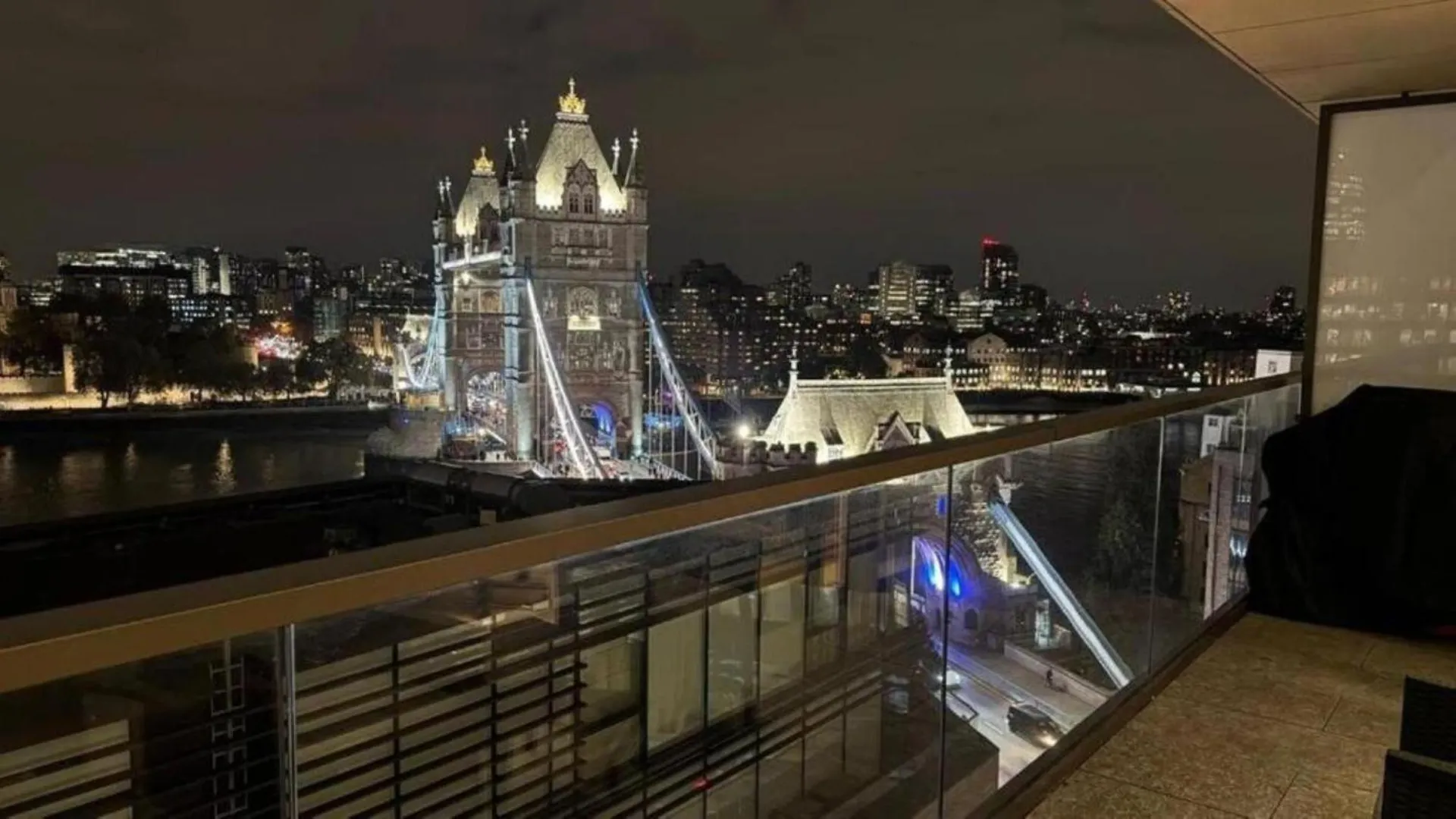 Tower Bridge Amazing View Luxury 3 Beds Residence contacts